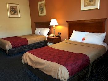 Econo Lodge Norwalk Buitenkant foto