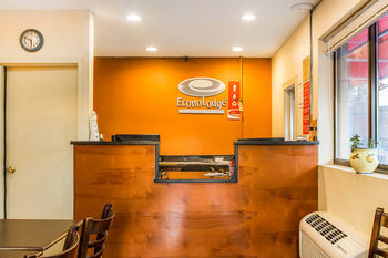 Econo Lodge Norwalk Buitenkant foto