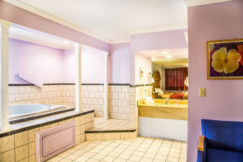 Econo Lodge Norwalk Buitenkant foto