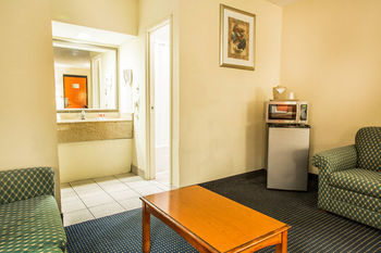 Econo Lodge Norwalk Buitenkant foto