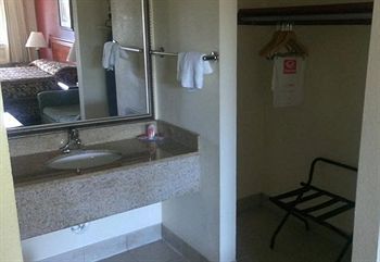 Econo Lodge Norwalk Buitenkant foto